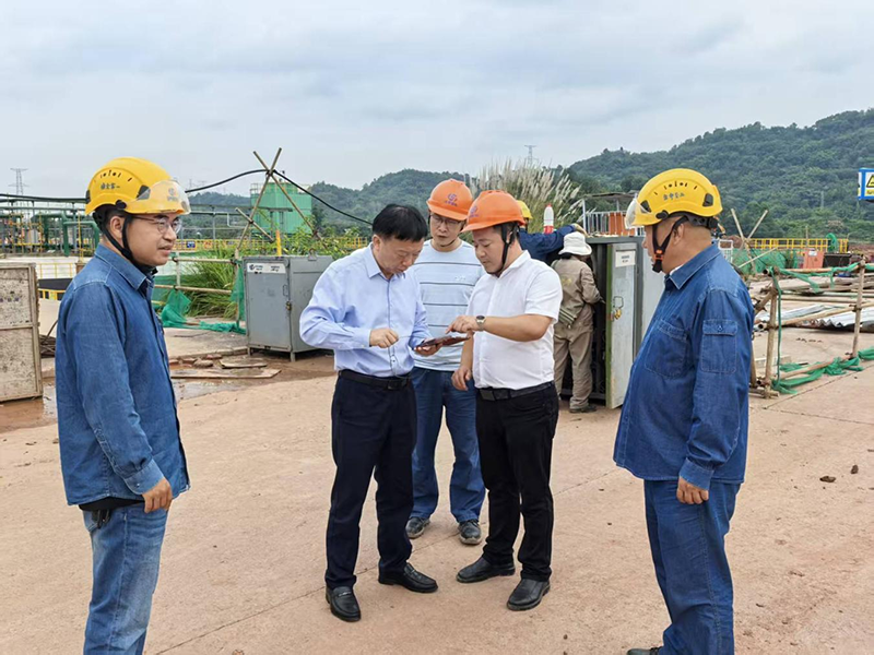 傅利才、郭春建到化工園區(qū)項(xiàng)目現(xiàn)場(chǎng)開展節(jié)前安全檢查(圖4)