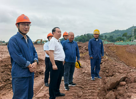 廖廷君到弘旭公司箱涵項目部現(xiàn)場調(diào)研指導工作